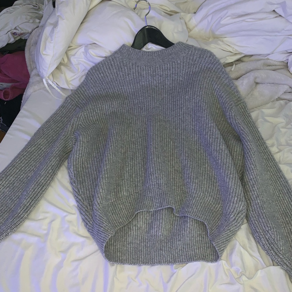 GREY SWEATER (somewhat turtle neck)